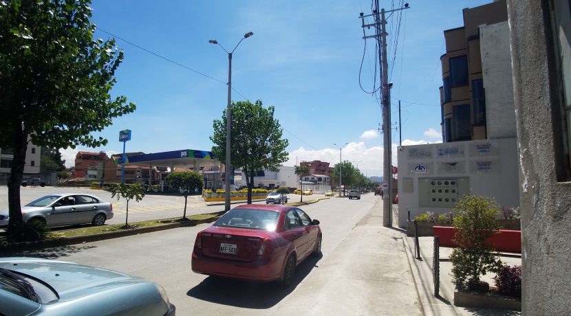 local-com-amplio-trafico