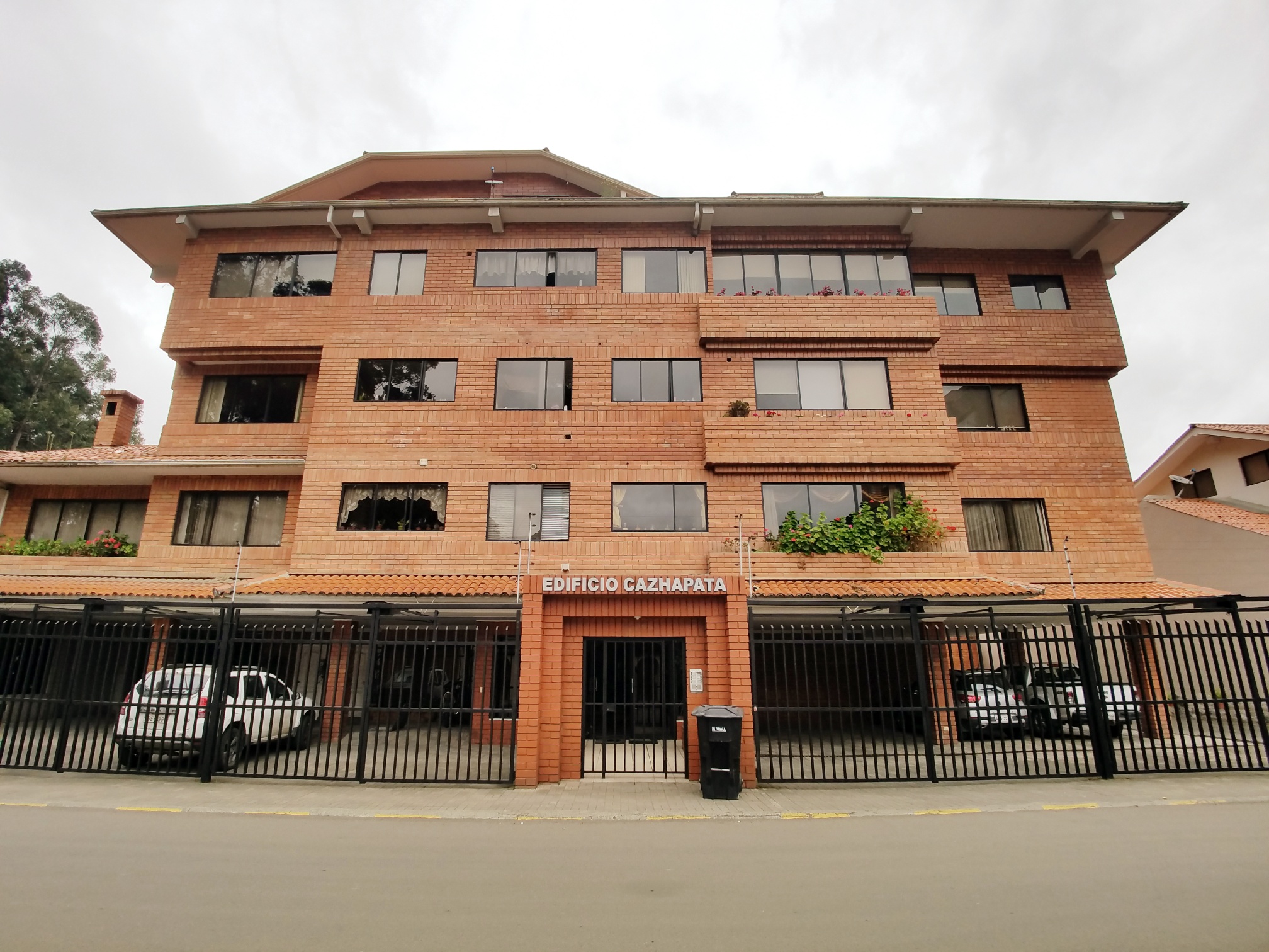 Venta Departamento en Puertas del Sol  Condominio Cazhapata