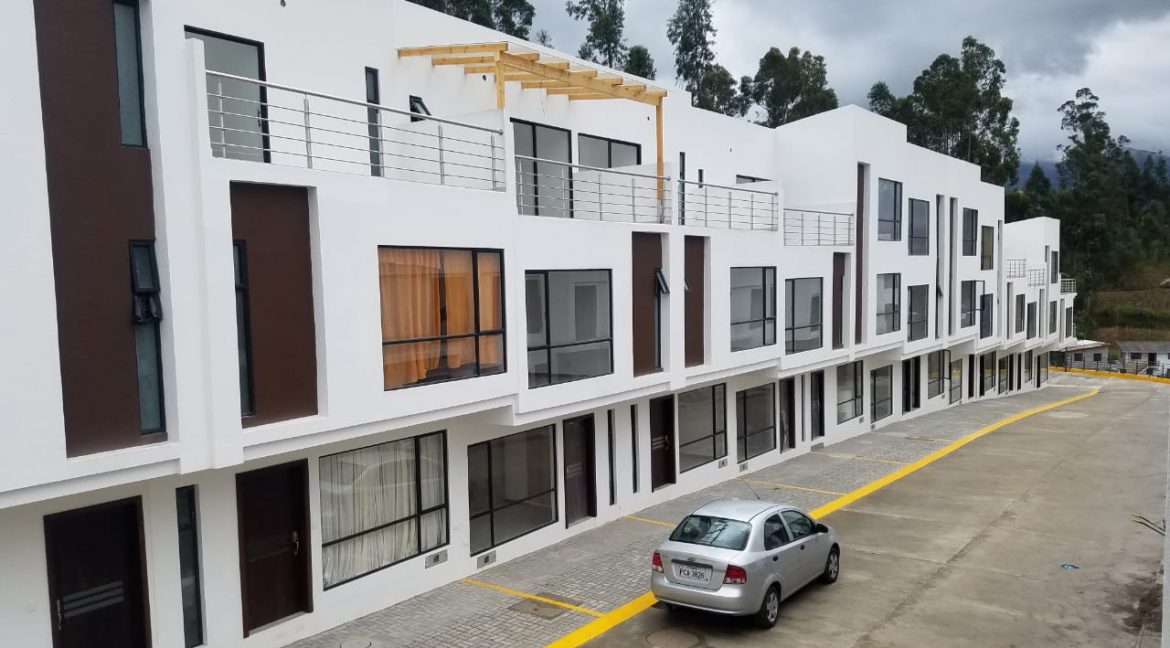 VILLA DE VENTA EN CUENCA CREDITO VIP FINANCIADAS