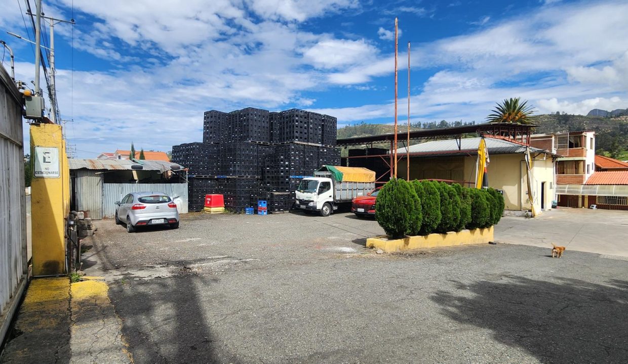 galpon-en-venta-charasol-azogues-frente.jpg