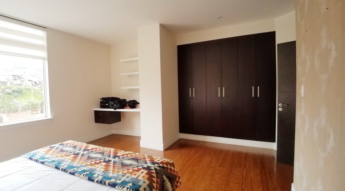 dormitorio master con baño completo