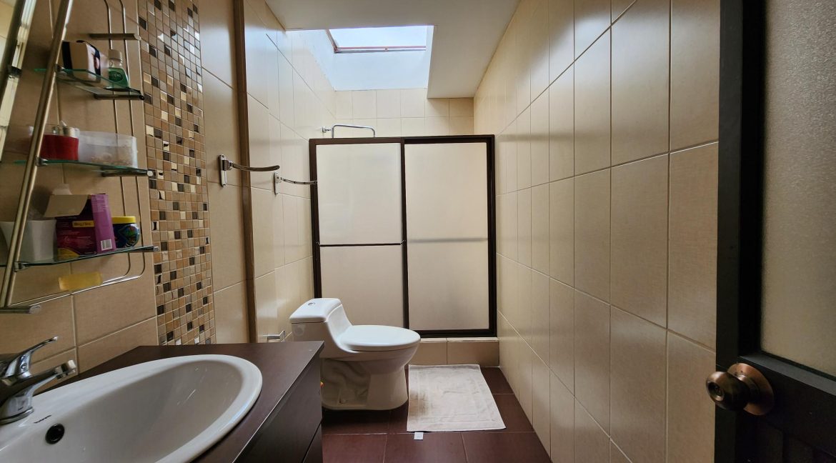 baño completo compartido cuarto de hijos