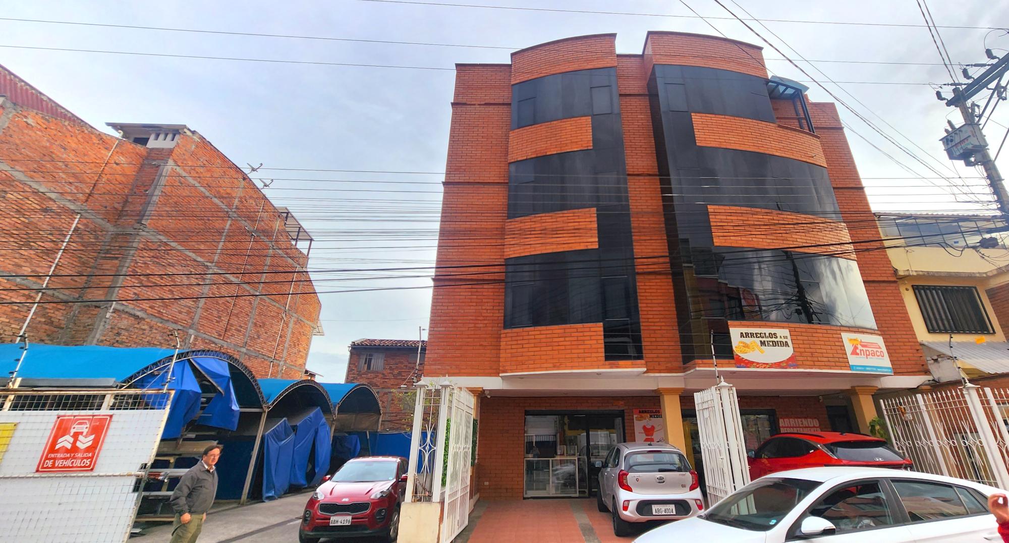 Venta de Edificio Rentero  con amplio espacio sector Banco Central