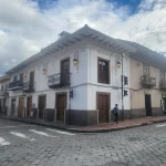 Casa comercial esquinera en renta en el Centro Histórico de Cuenca