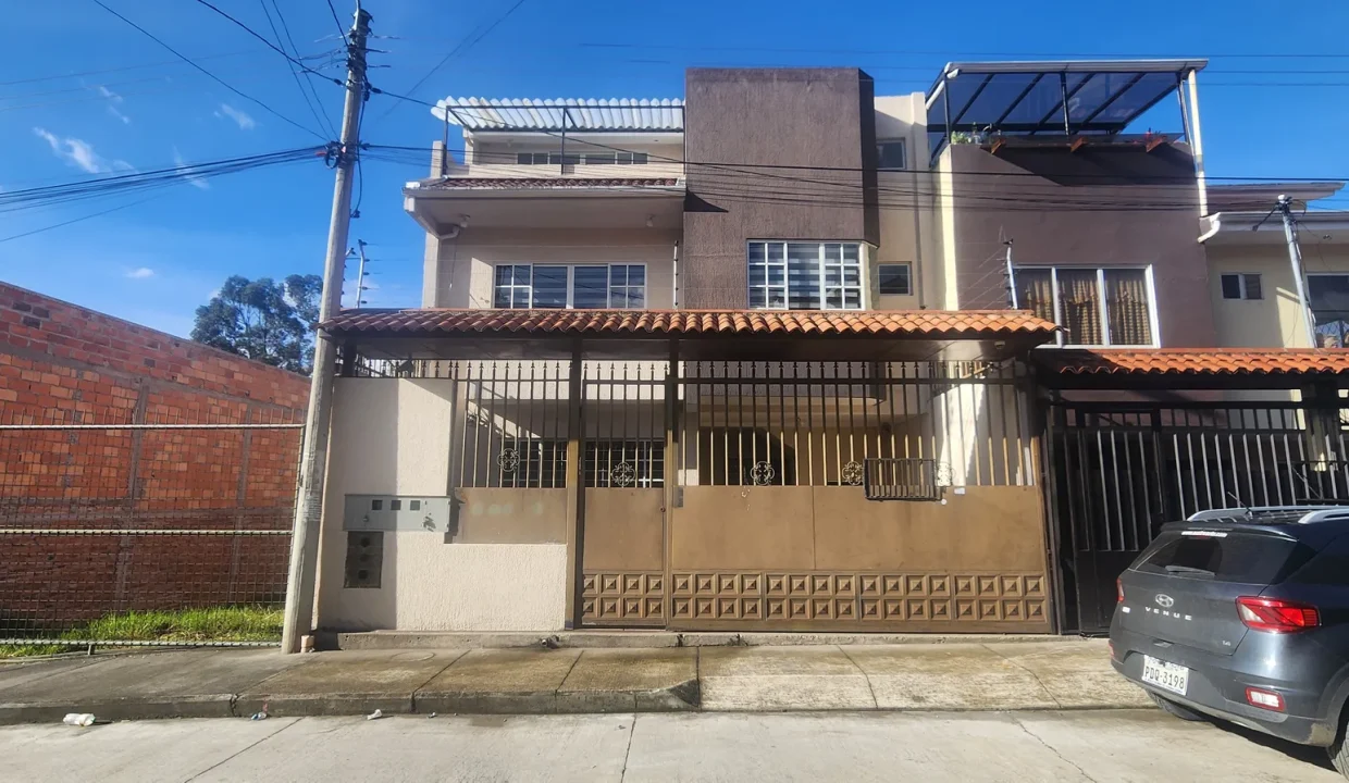 casa-rentera-venta-ricaurte-cuenca-fachada.webp
