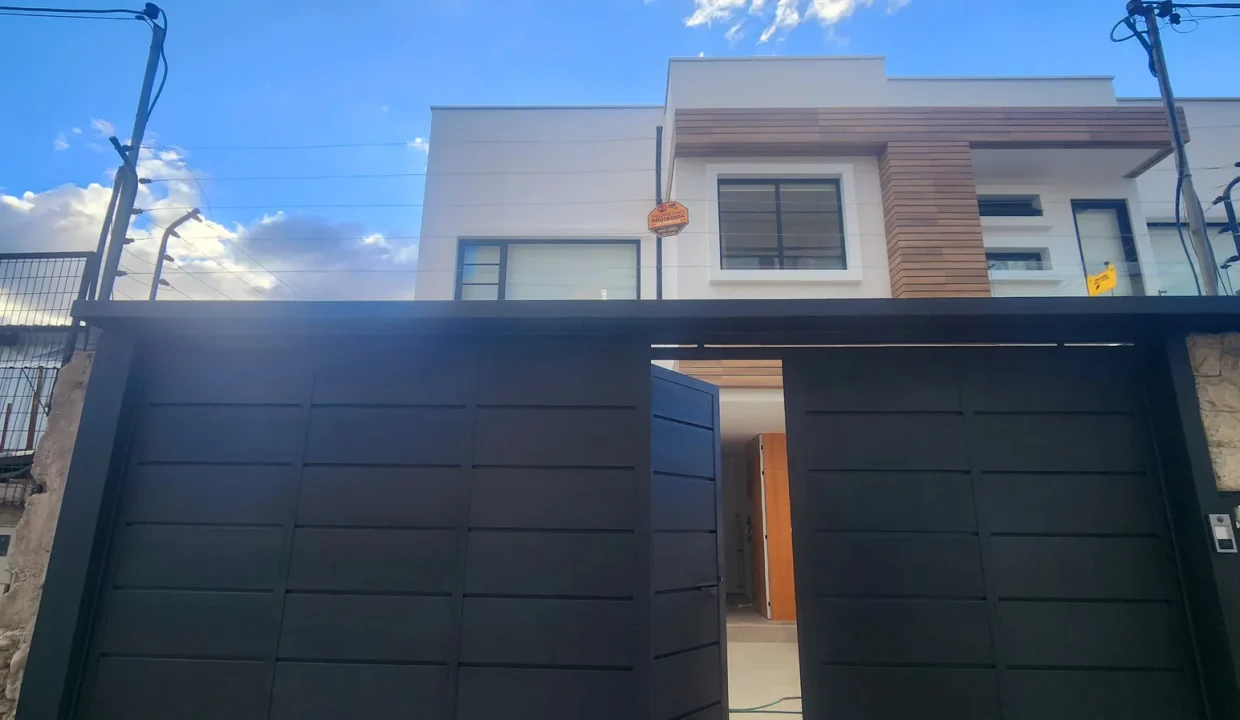 casa-rentera-yanuncay-cuenca-fachada.jpg